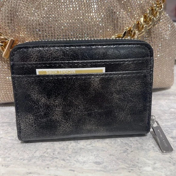 MICHAEL KORS Jet Set Medium Distressed Zip Around Card Case
Black 
NWT - Picture 8 of 16